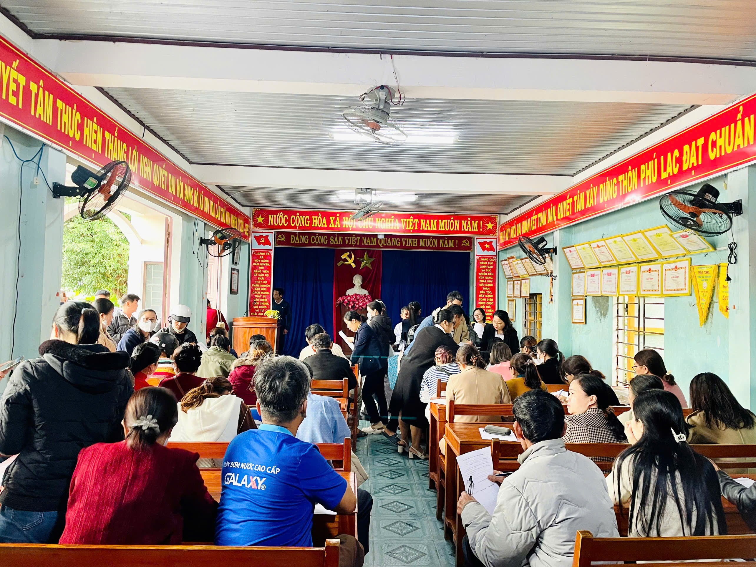 Xã Thu Bồn triển khai chuyển đổi thuế khoán sang thuế kê khai cho hộ kinh doanh