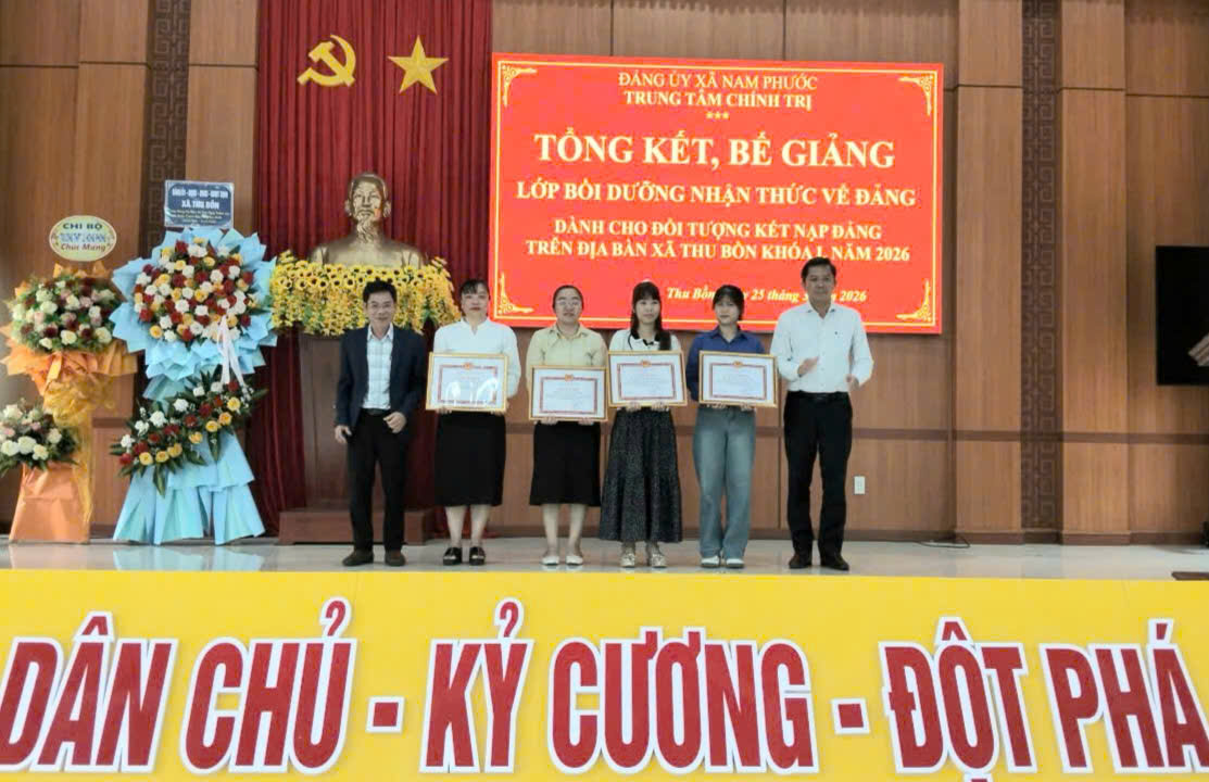Xã Thu Bồn: 45 học viên hoàn thành chương trình bồi dưỡng nhận thức về đảng