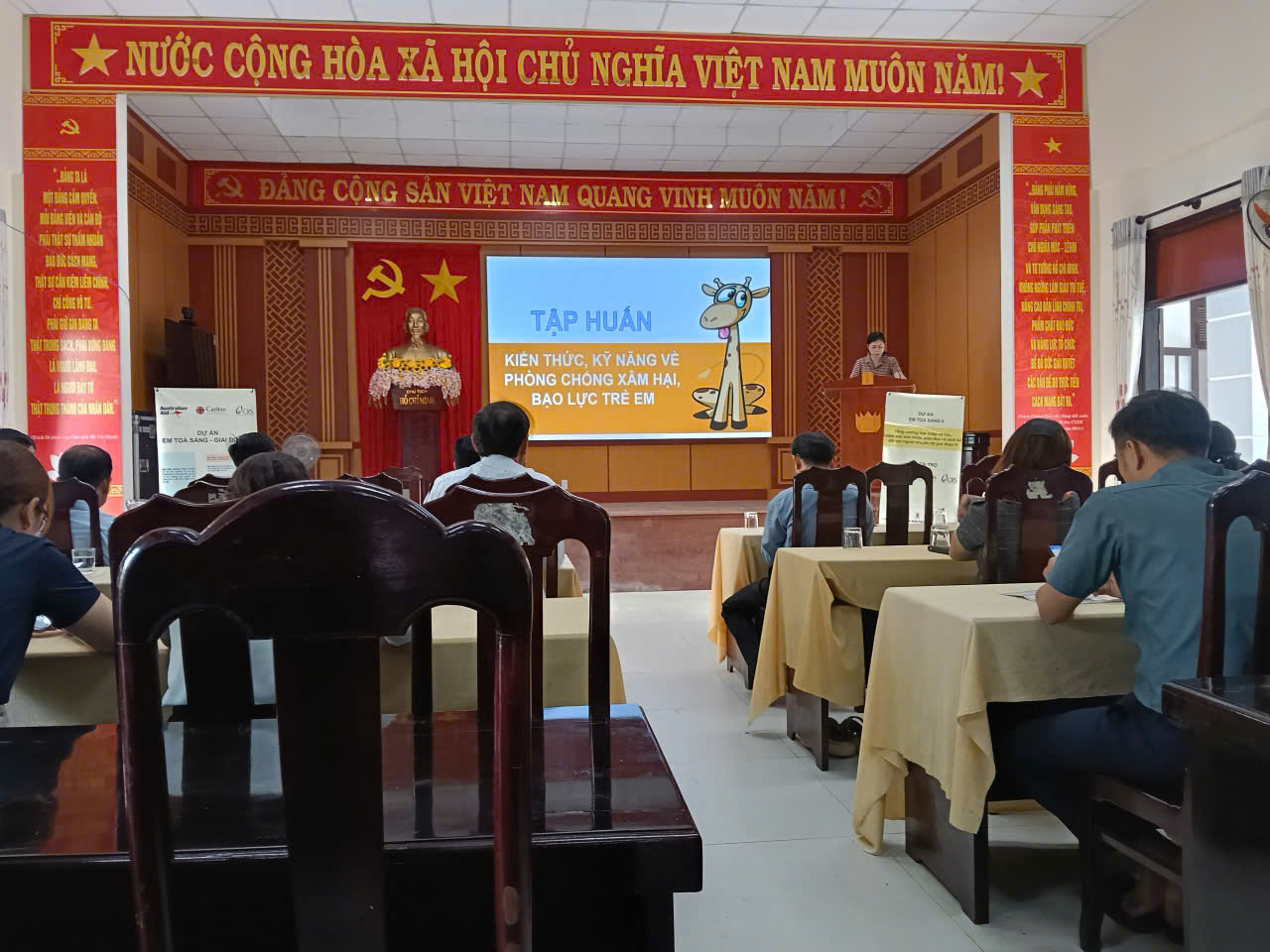 Tập huấn công tác bảo vệ, chăm sóc, giáo dục trẻ em.