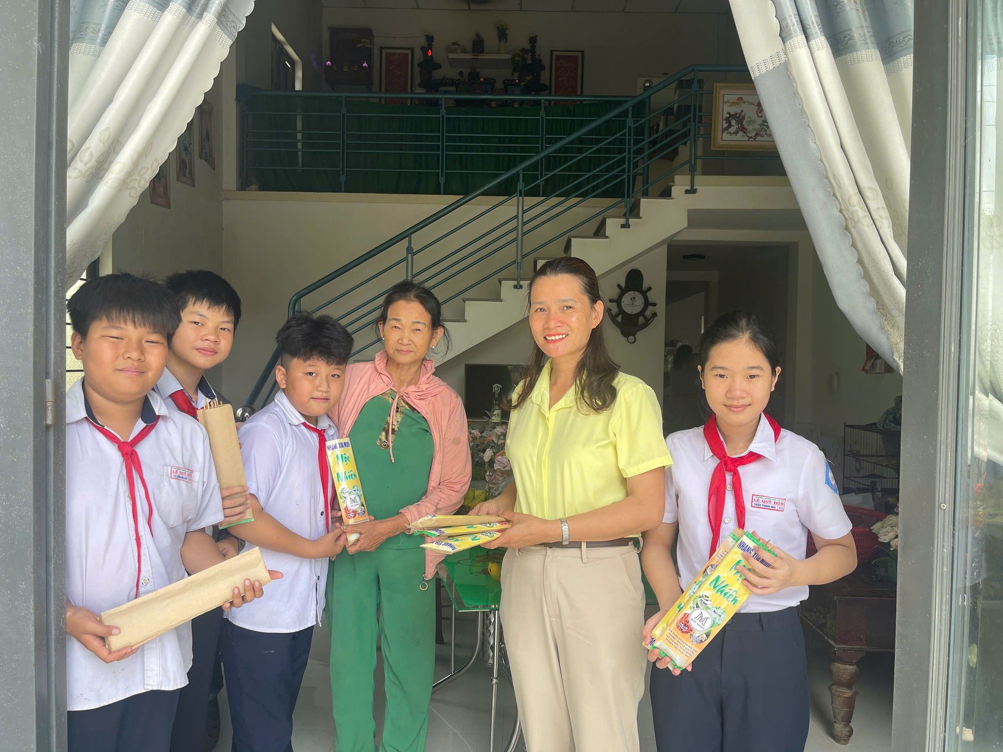 TỪ DỰ ÁN STEM ĐẾN HÀNH ĐỘNG VÌ CỘNG ĐỒNG: Nhang muỗi “Mộc Nhiên” đồng hành cùng bà con chống dịch