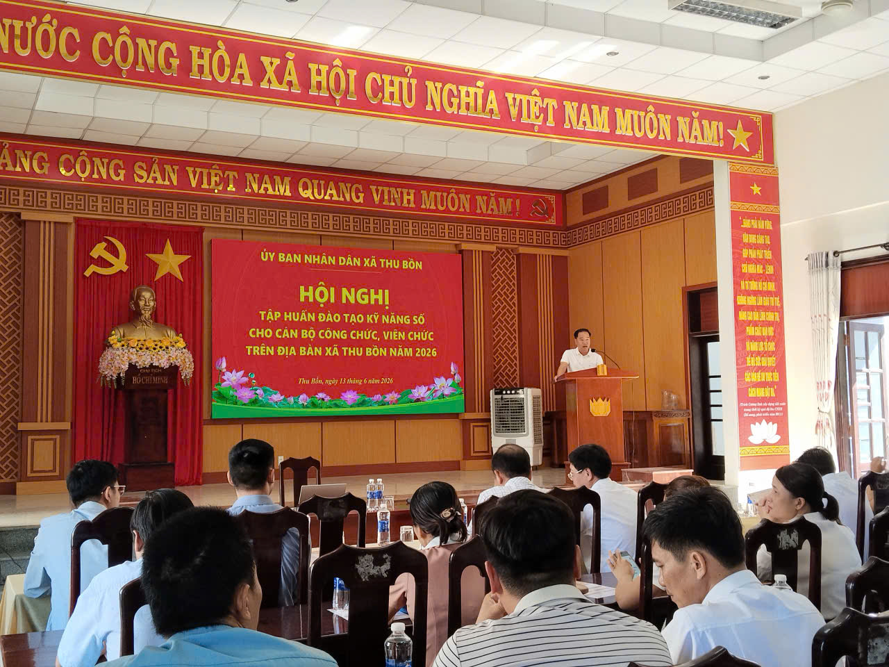 XÃ THU BỒN: Tổ chức Hội nghị tập huấn đào tạo kỹ năng số và ứng dụng trí tuệ nhân tạo (AI) năm 2026