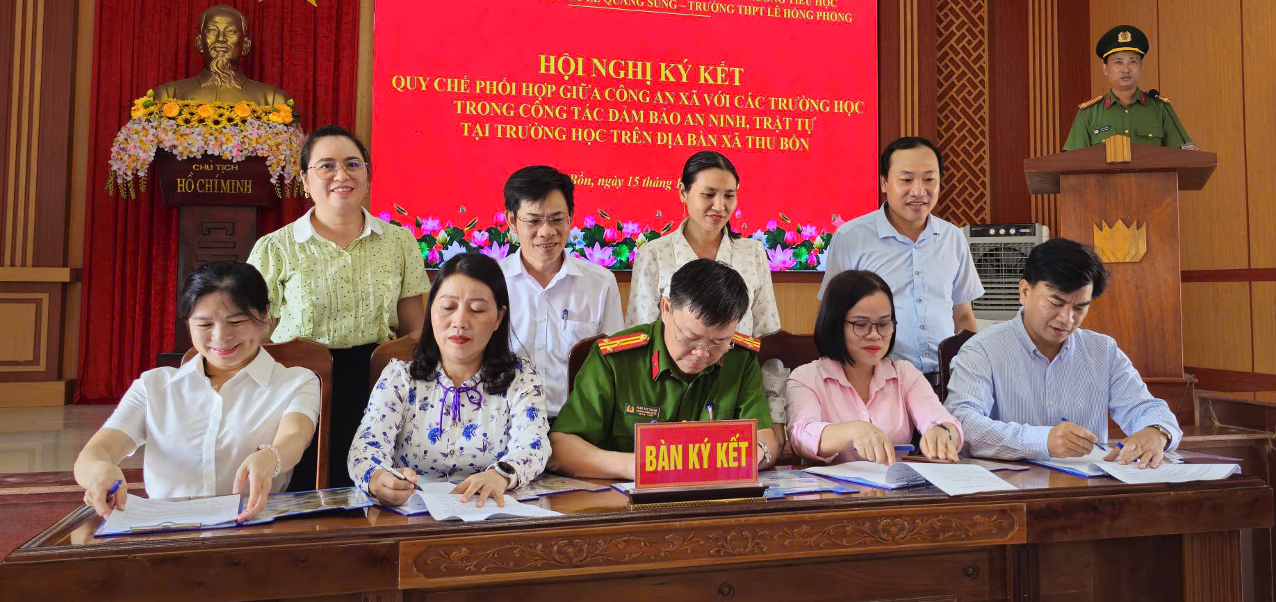 XÃ THU BỒN: Tổ chức lễ ký kết quy chế phối hợp đảm bảo an ninh trật tự tại các trường học năm học 2026 – 2027